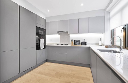 Belmont Apartment | Stylish 1 Bedroom Apartment with Parking in Stanmore