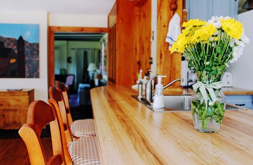 Post Mills House | Cozy Family Retreat Steps from Dartmouth College