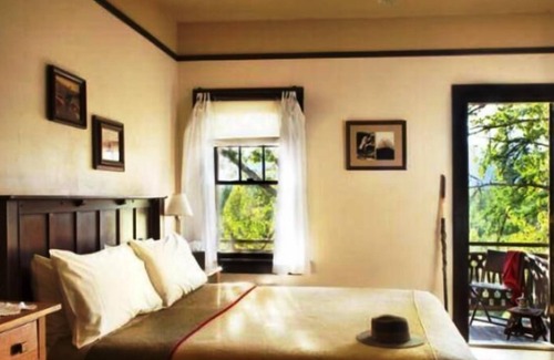 West Glacier Hotel | Belton Chalet: Family-Friendly Stay with Top Amenities
