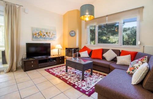 Skala Rachoniou Villa | Top-Rated Beluga House: Oceanfront & Pet-Friendly Retreat