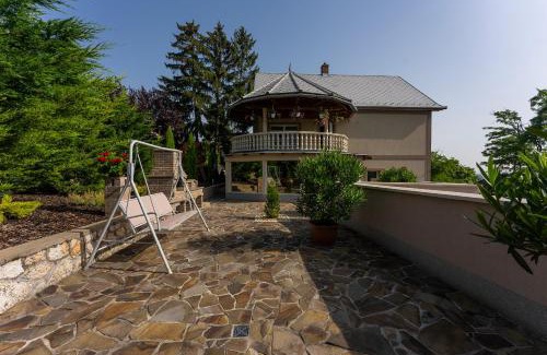 Szekszard Apartment | Family-Friendly Belvárosi Nemes Apartmanház in Szekszárd