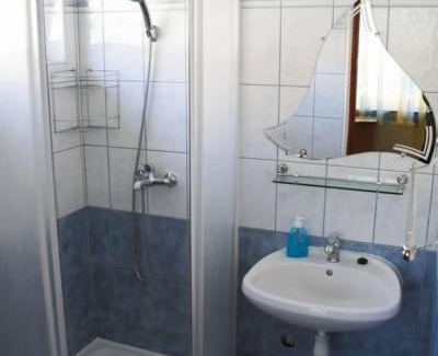Oroshaza House | Explore Belvárosi Vendégház: Family-Friendly with Kitchen