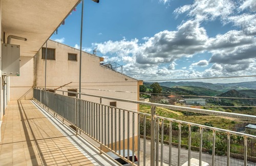 Santa Caterina Villarmosa House | Charming Belvilla by OYO Villa: Family-Friendly Retreat