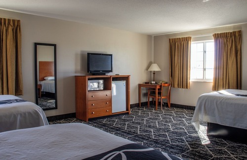 Sigourney Hotel | Discover Belva Deer Inn: Rated 9/10 with Family Amenities
