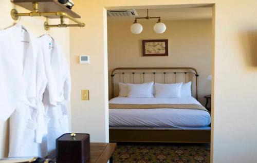 Tonopah Hotel | Belvada Hotel: Guest Rated 9/10 with Pet-Friendly Amenities