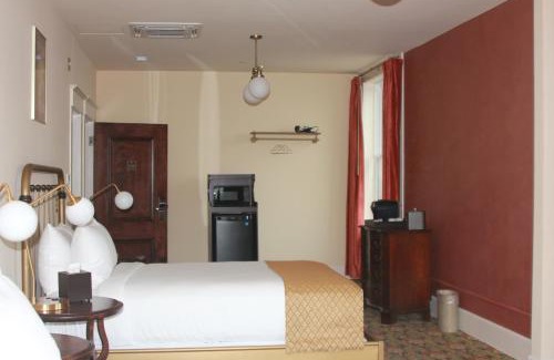 Tonopah Hotel | Belvada Hotel: Guest Rated 9/10 with Pet-Friendly Amenities