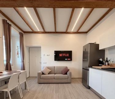 Ghiffa Apartment | Belvedere 237A: Lakeview Apartment with Oceanfront Charm