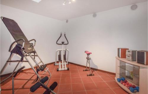 Corsanico House | Belvedere 3: Pet-Friendly Haven with Pool & Family Fun