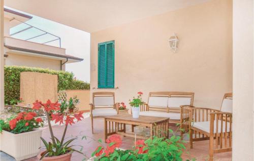 Corsanico House | Belvedere 3: Pet-Friendly Haven with Pool & Family Fun