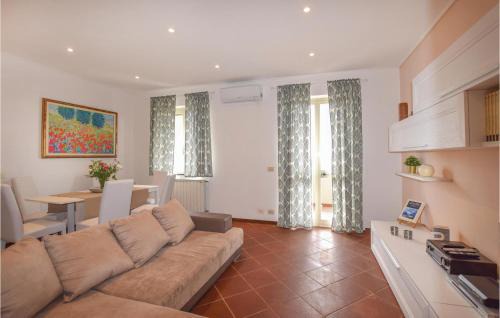 Corsanico House | Belvedere 3: Pet-Friendly Haven with Pool & Family Fun