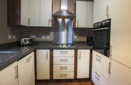 Liverton Cabin | Belvedere Edge in Devon: Pet-Friendly Retreat with Ocean Views
