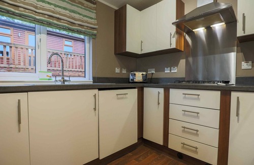 Liverton Cabin | Belvedere Edge in Devon: Pet-Friendly Retreat with Ocean Views