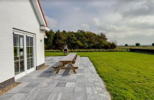 Groede Villa | Inviting Belvedere Groede: Family-Friendly Retreat with Kitchen