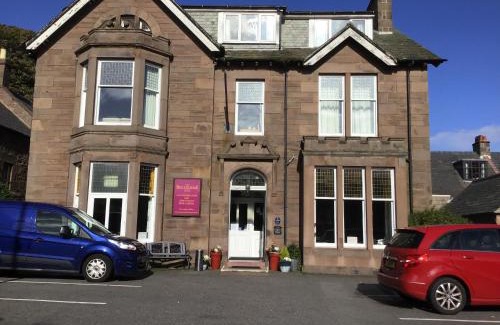 Stonehaven House | Family-Friendly Stay at Belvedere Guest House - Rated 9/10