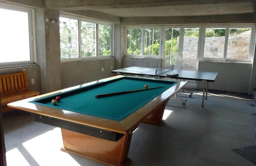 Podgorica Capital City Villa | Belvedere: Family-Friendly Retreat with Pool & Pet Perks