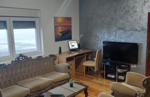 Podgorica Capital City Villa | Belvedere: Family-Friendly Retreat with Pool & Pet Perks