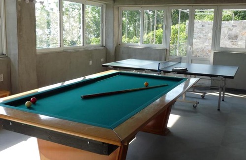 Podgorica Capital City Villa | Belvedere: Family-Friendly Retreat with Pool & Pet Perks