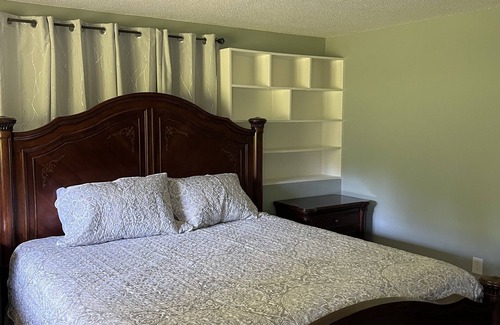 Old Mystic House | Belvedere: 4-Star Comfort with Breakfast & Family-Friendly Amenities