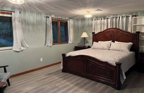 Old Mystic House | Belvedere: 4-Star Comfort with Breakfast & Family-Friendly Amenities