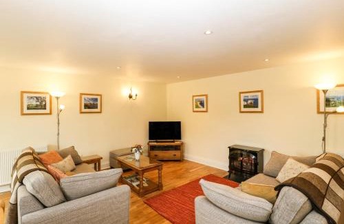 Sturminster Newton House | Discover Belview Cottage: 4-Star Retreat with Child-Friendly Amenities