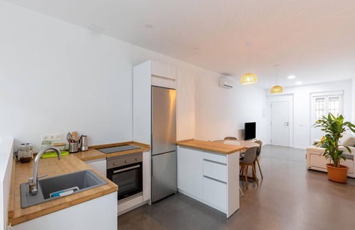 Almeria Centro House | Inviting Belvilla by OYO Duplex - Family Friendly with Kitchen