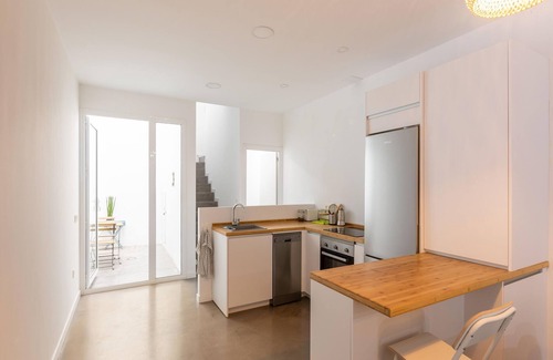 Almeria Centro House | Inviting Belvilla by OYO Duplex - Family Friendly with Kitchen