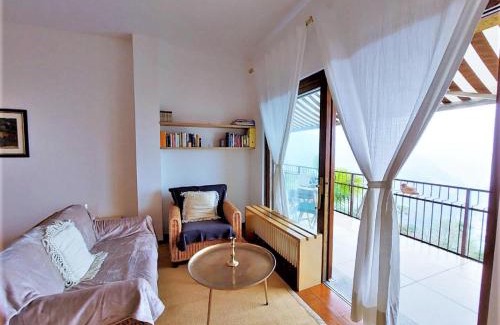 Maccagno House | Residenza Panorama by OYO: Poolside Family Retreat