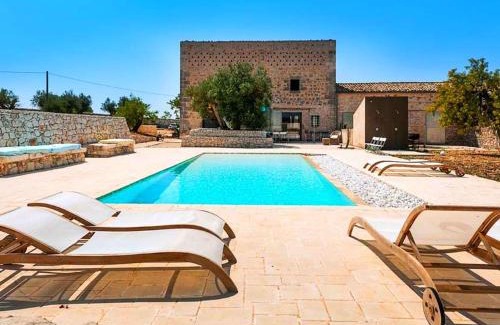 Ragusa House | Discover Belvilla by OYO Le Edicole with Pool & Family Amenities