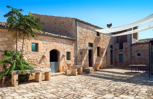 Ragusa House | Discover Belvilla by OYO Le Edicole with Pool & Family Amenities