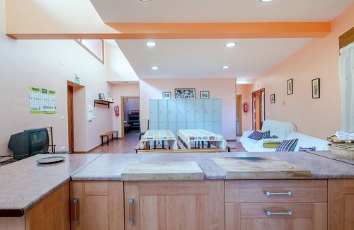 Salinillas de Buradon Villa | Relax at Belvilla by OYO La Bodeguilla with Pool & Pet Perks