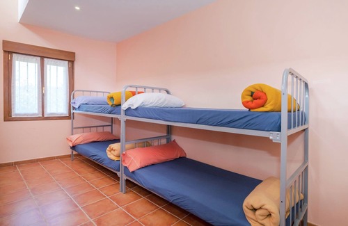 Salinillas de Buradon Villa | Relax at Belvilla by OYO La Bodeguilla with Pool & Pet Perks