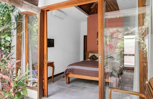 Kutuh Kaja Hotel | Relax at Belvilla Nirvana Near Monkey Forest with Pool
