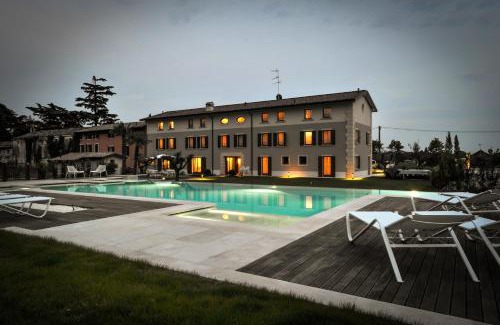 Sona House | Belvivere Suites: Oceanfront Retreat with Pool & Hot Tub