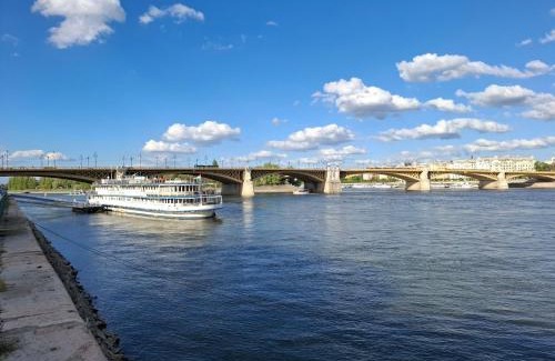 Vizivaros Apartment | Relax at BEM by Small Home Budapest: Pet & Child Friendly
