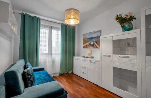 Gorce Apartment | Bemowo Business Apt: Family-Friendly with Nearby Metro Access