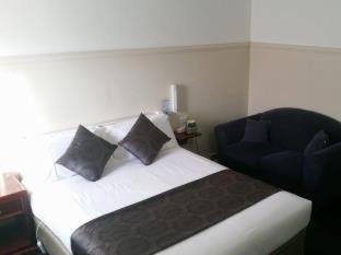 Bathurst Hotel | Comfortable Getaway at Ben Chifley Motor Inn with Pool