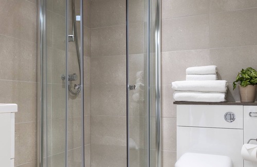 Dalmally House | Discover Ben Cruachan Inn: 4-Star Stay with Family-Friendly Perks