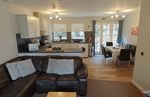 Tarbet Cottage | Discover Ben Reoch Cottage - Ideal for Family Getaways