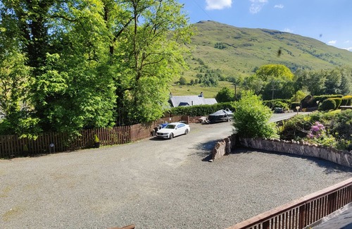 Tarbet Cottage | Discover Ben Reoch Cottage - Ideal for Family Getaways