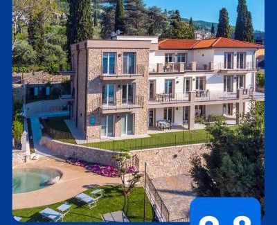 Torri del Benaco Apartment | Discover Benaco See: Oceanfront Retreat with Pool & Hot Tub