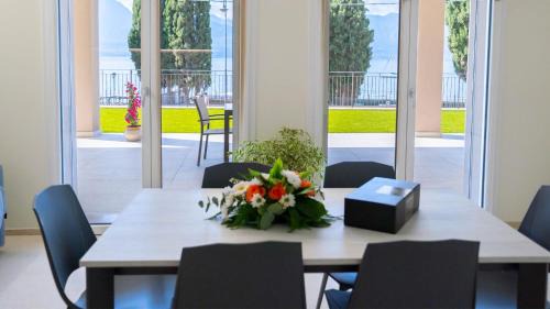 Torri del Benaco Apartment | Discover Benaco See: Oceanfront Retreat with Pool & Hot Tub