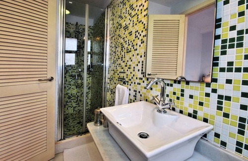 Tarifa House | Benali Guesthouse: Relaxation with Spa and Family Amenities
