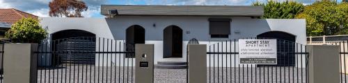 Benalla Apartment | Stay at Benalla Apartments: 4-Star Comfort with Hot Tub