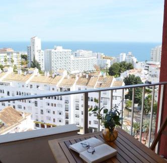 Benalmadena Costa Apartment | Year-Round Poolside Retreat in Benalmádena, Rated 10/10