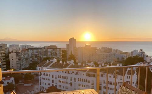 Benalmadena Costa Apartment | Year-Round Poolside Retreat in Benalmádena, Rated 10/10