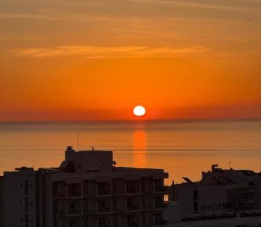 Benalmadena Costa Apartment | Year-Round Poolside Retreat in Benalmádena, Rated 10/10
