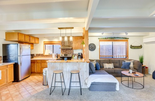 Deschutes River Woods House | Inviting Bend Home with Fire Pit, Near High Desert Museum