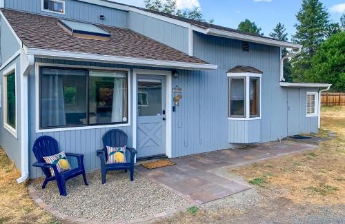 Deschutes River Woods House | Cozy Bend Escape with Fire Pit Near High Desert Museum