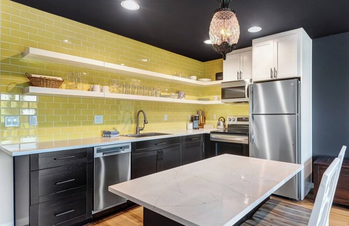 River Terrace Condo | Riverside Retreat: Top-Floor Condo with Balcony & Views