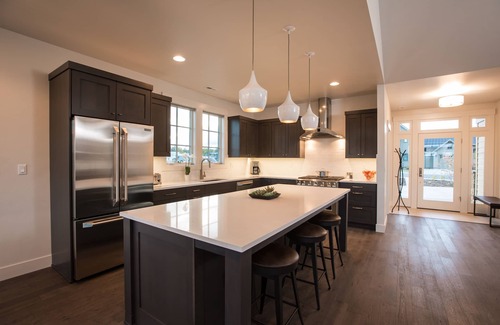 Bend House | Discover Bend's Best: Resort Pool, Hot Tub & Pet-Friendly Stay